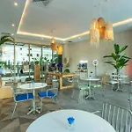 Apartment Sirius Snitch Luxury Residence With Pool & Spa Kemeragzi
